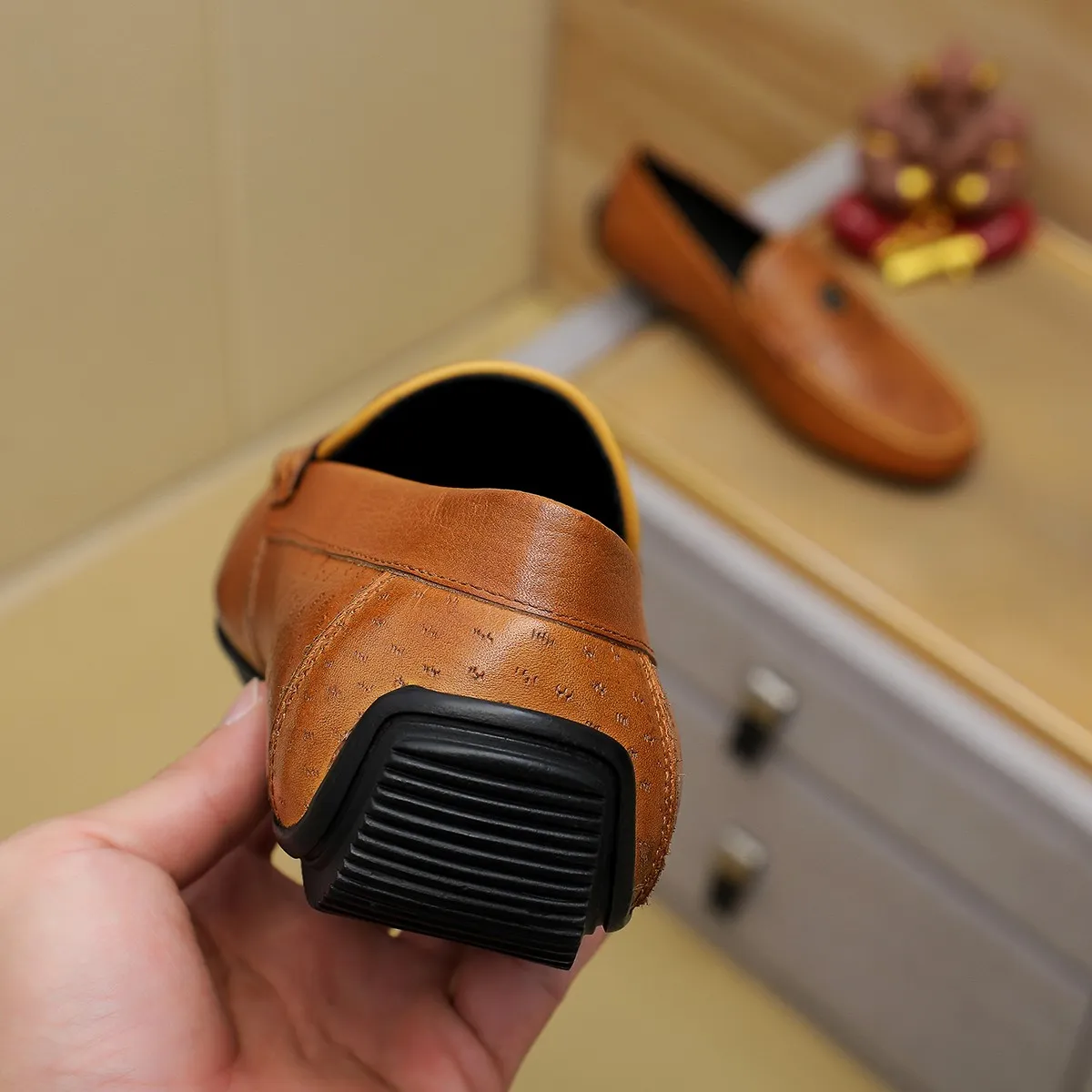 Men's men's shoes 💰440 [BV] 👟👟 Italian luxury brand Made with imported cowhide technology to highlight high-end men's taste of light luxury life [color] [color] Masters with ten years of manual experience create classic weaving 🌴 The inner top layer 🐮 lining 💯😘 The top quality inherits the brand craftsmanship! Color, code number 39-44 (38.45. Can be customized)